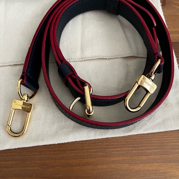 Pochette Métis in Empreinte Navy Blue Leather with Red- Louis Vuitton - Picture 2 of 11